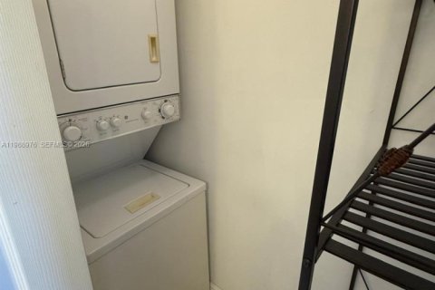 Купить кондоминиум в Майами, Флорида 3 спальни, № 2050757 - фото 13