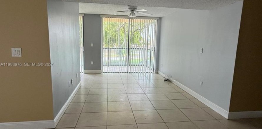 Кондоминиум с 3 спальнями в Майами, Флорида № 2050757