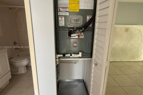 Купить кондоминиум в Майами, Флорида 3 спальни, № 2050757 - фото 19