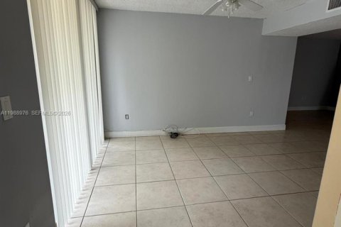 Купить кондоминиум в Майами, Флорида 3 спальни, № 2050757 - фото 6