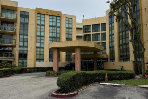 Купить кондоминиум в Майами, Флорида 3 спальни, № 2050757 - фото 21