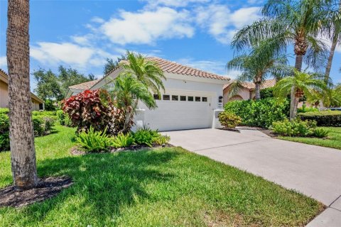 House in Sarasota, Florida 2 bedrooms, 161.19 sq.m. № 2298269