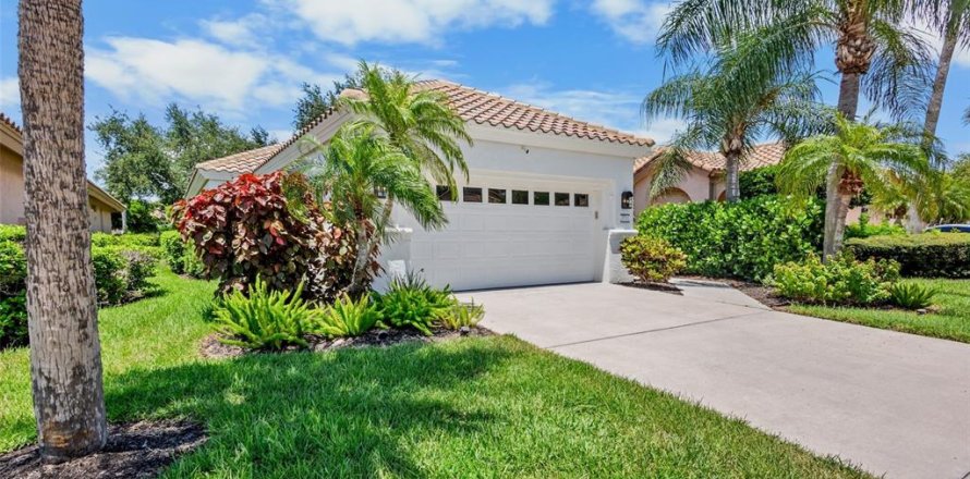House in Sarasota, Florida 2 bedrooms, 161.19 sq.m. № 2298269