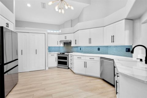 House in Sarasota, Florida 2 bedrooms, 161.19 sq.m. № 2298269 - photo 6