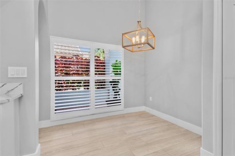 House in Sarasota, Florida 2 bedrooms, 161.19 sq.m. № 2298269 - photo 8