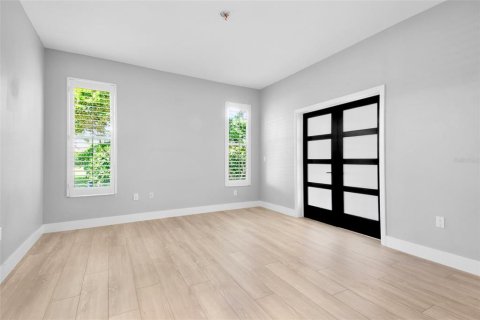 House in Sarasota, Florida 2 bedrooms, 161.19 sq.m. № 2298269 - photo 13