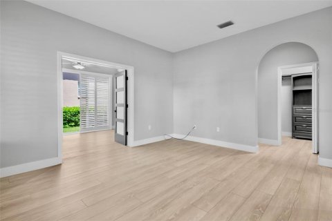 House in Sarasota, Florida 2 bedrooms, 161.19 sq.m. № 2298269 - photo 15