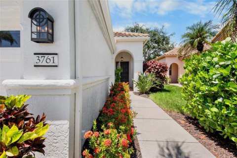 House in Sarasota, Florida 2 bedrooms, 161.19 sq.m. № 2298269 - photo 3