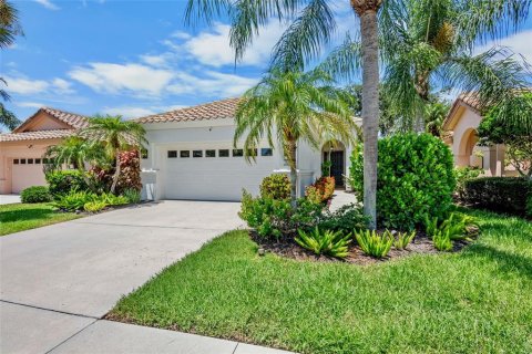 House in Sarasota, Florida 2 bedrooms, 161.19 sq.m. № 2298269 - photo 2