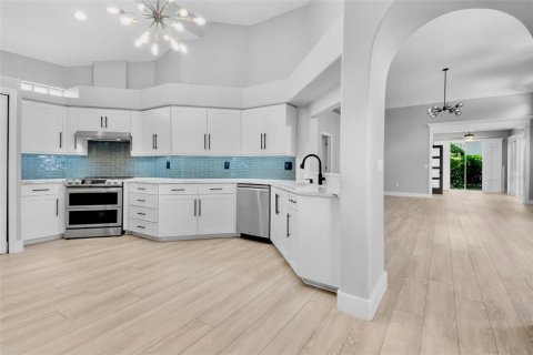 House in Sarasota, Florida 2 bedrooms, 161.19 sq.m. № 2298269 - photo 7