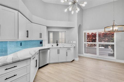 House in Sarasota, Florida 2 bedrooms, 161.19 sq.m. № 2298269 - photo 5