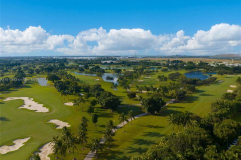 Condo in Doral, Florida, 2 bedrooms  № 1973171 - photo 13