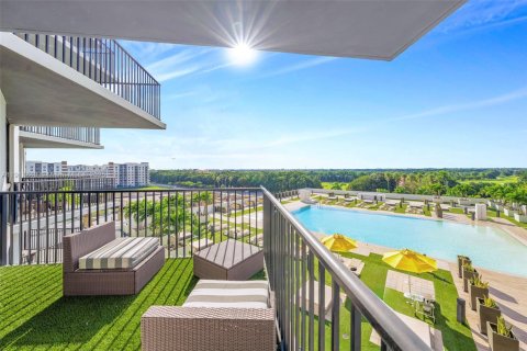 Condo in Doral, Florida, 2 bedrooms  № 1973171 - photo 1