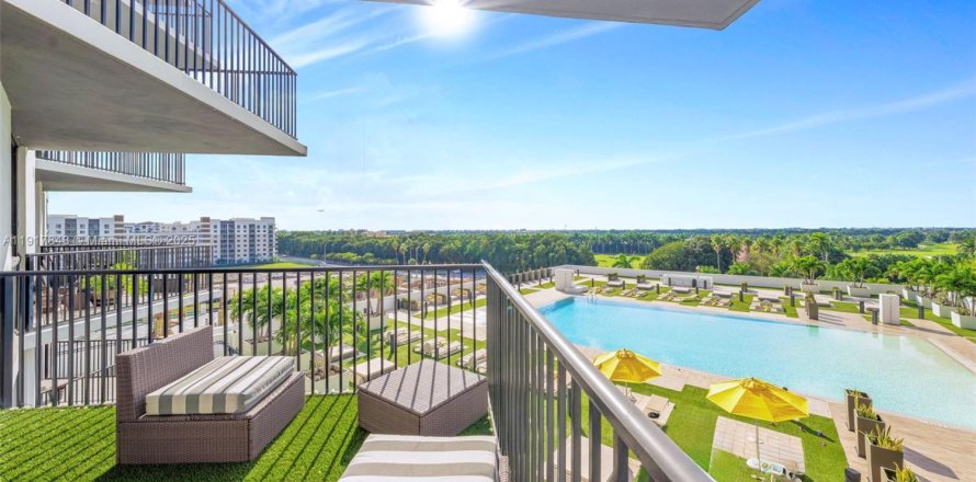 Condo in Doral, Florida, 2 bedrooms  № 1973171