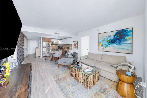 Condo in Doral, Florida, 2 bedrooms  № 1973171 - photo 10