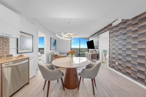 Condo in Doral, Florida, 2 bedrooms  № 1973171 - photo 5