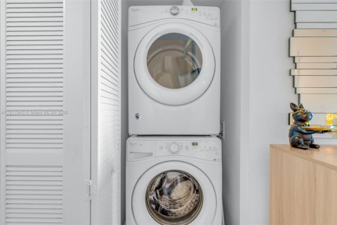 Condo in Doral, Florida, 2 bedrooms  № 1973171 - photo 25