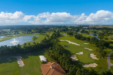 Condo in Doral, Florida, 2 bedrooms  № 1973171 - photo 3