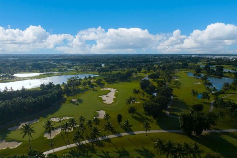 Condo in Doral, Florida, 2 bedrooms  № 1973171 - photo 30