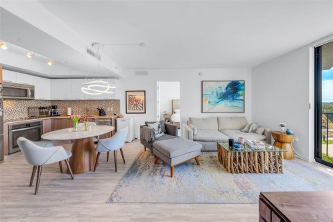 Condo in Doral, Florida, 2 bedrooms  № 1973171 - photo 11