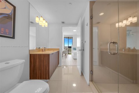 Condo in Doral, Florida, 2 bedrooms  № 1973171 - photo 16