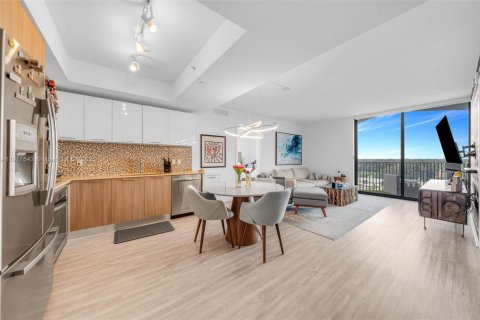 Condo in Doral, Florida, 2 bedrooms  № 1973171 - photo 4