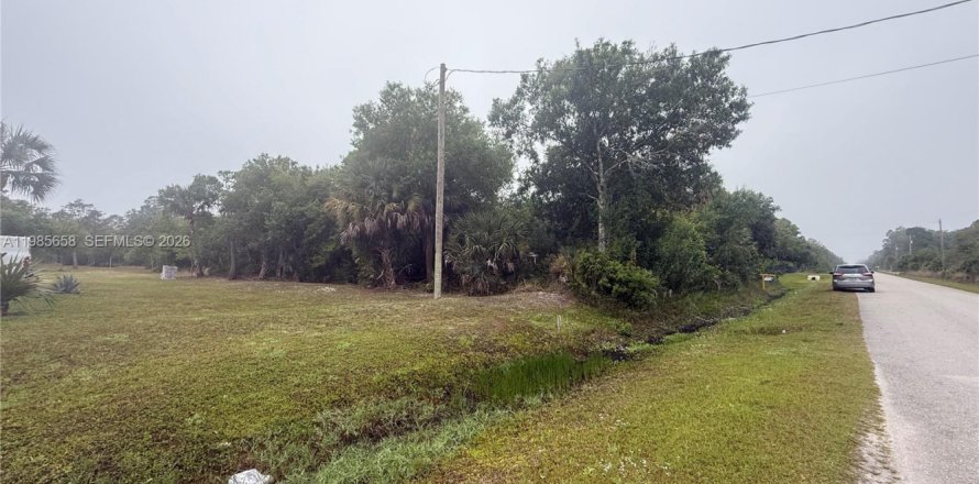 Terreno en Naples, Florida № 2051860