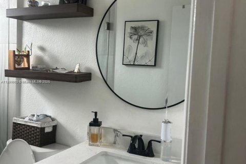 Condo in Pembroke Pines, Florida, 2 bedrooms  № 1952506 - photo 13
