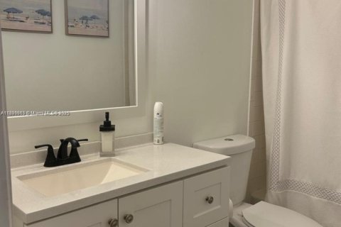 Condo in Pembroke Pines, Florida, 2 bedrooms  № 1952506 - photo 16
