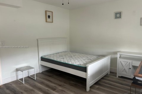 Condo in Pembroke Pines, Florida, 2 bedrooms  № 1952506 - photo 10