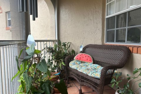 Condo in Pembroke Pines, Florida, 2 bedrooms  № 1952506 - photo 18