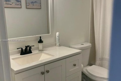 Condo in Pembroke Pines, Florida, 2 bedrooms  № 1952506 - photo 17