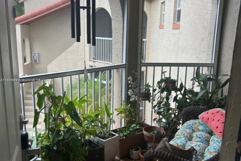 Condo in Pembroke Pines, Florida, 2 bedrooms  № 1952506 - photo 19