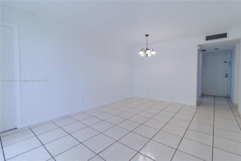 Copropriété à louer à Miami, Floride: 2 chambres, 84.17 m2 № 1966202 - photo 17