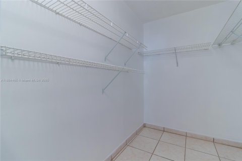 Copropriété à louer à Miami, Floride: 2 chambres, 84.17 m2 № 1966202 - photo 5