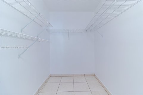 Copropriété à louer à Miami, Floride: 2 chambres, 84.17 m2 № 1966202 - photo 6