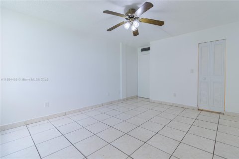 Copropriété à louer à Miami, Floride: 2 chambres, 84.17 m2 № 1966202 - photo 10