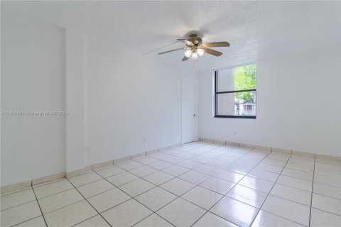 Copropriété à louer à Miami, Floride: 2 chambres, 84.17 m2 № 1966202 - photo 3