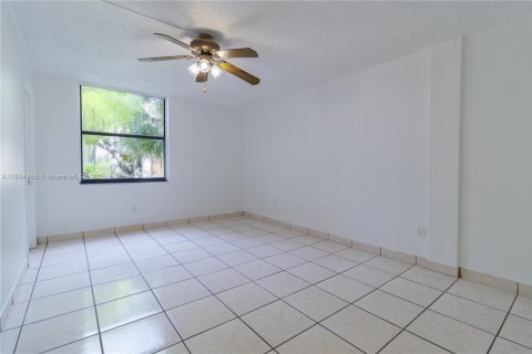 Copropriété à louer à Miami, Floride: 2 chambres, 84.17 m2 № 1966202 - photo 4