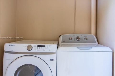 Copropriété à louer à Miami, Floride: 2 chambres, 84.17 m2 № 1966202 - photo 22