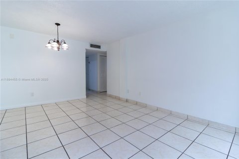 Copropriété à louer à Miami, Floride: 2 chambres, 84.17 m2 № 1966202 - photo 18