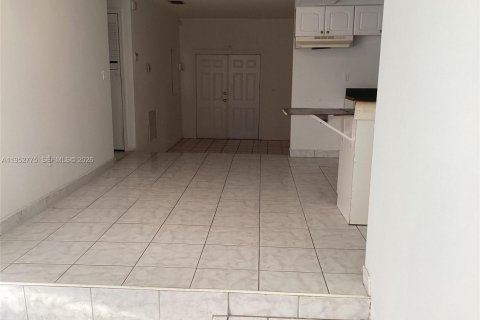 House in Miami, Florida 3 bedrooms, 130.62 sq.m. № 2012095 - photo 4