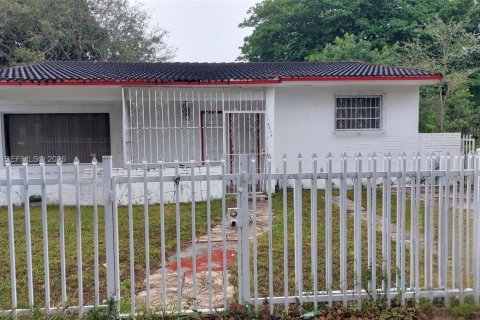 Casa en Miami, Florida 3 dormitorios, 130.62 m2 № 2012095