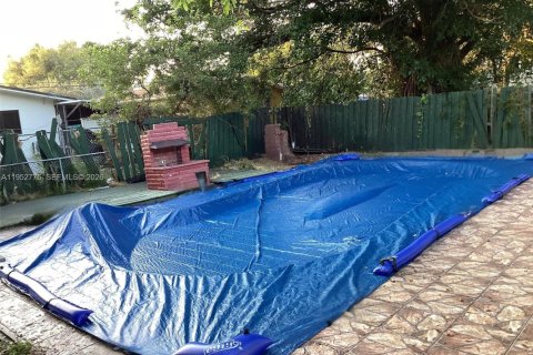 House in Miami, Florida 3 bedrooms, 130.62 sq.m. № 2012095 - photo 12