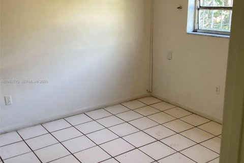 House in Miami, Florida 3 bedrooms, 130.62 sq.m. № 2012095 - photo 7