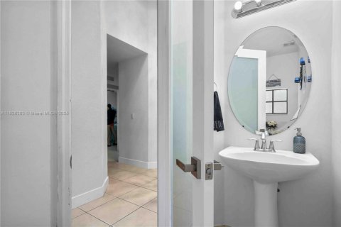 House in Homestead, Florida 3 bedrooms, 160.54 sq.m. № 1798896 - photo 30