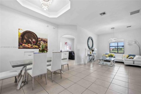 House in Homestead, Florida 3 bedrooms, 160.54 sq.m. № 1798896 - photo 7