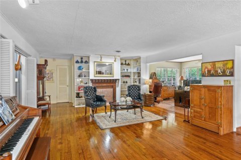House in Winter Park, Florida 3 bedrooms, 306.3 sq.m. № 1909510 - photo 5