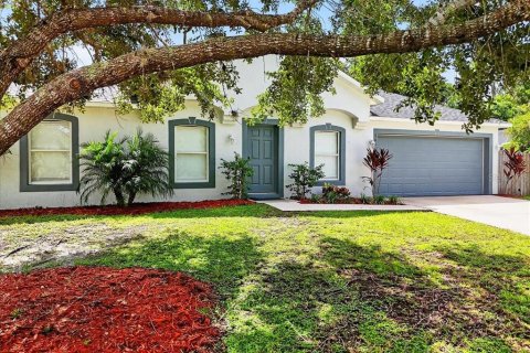 House in Palm Bay, Florida 3 bedrooms, 153.1 sq.m. № 1879327 - photo 2