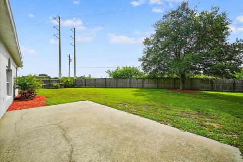House in Palm Bay, Florida 3 bedrooms, 153.1 sq.m. № 1879327 - photo 10